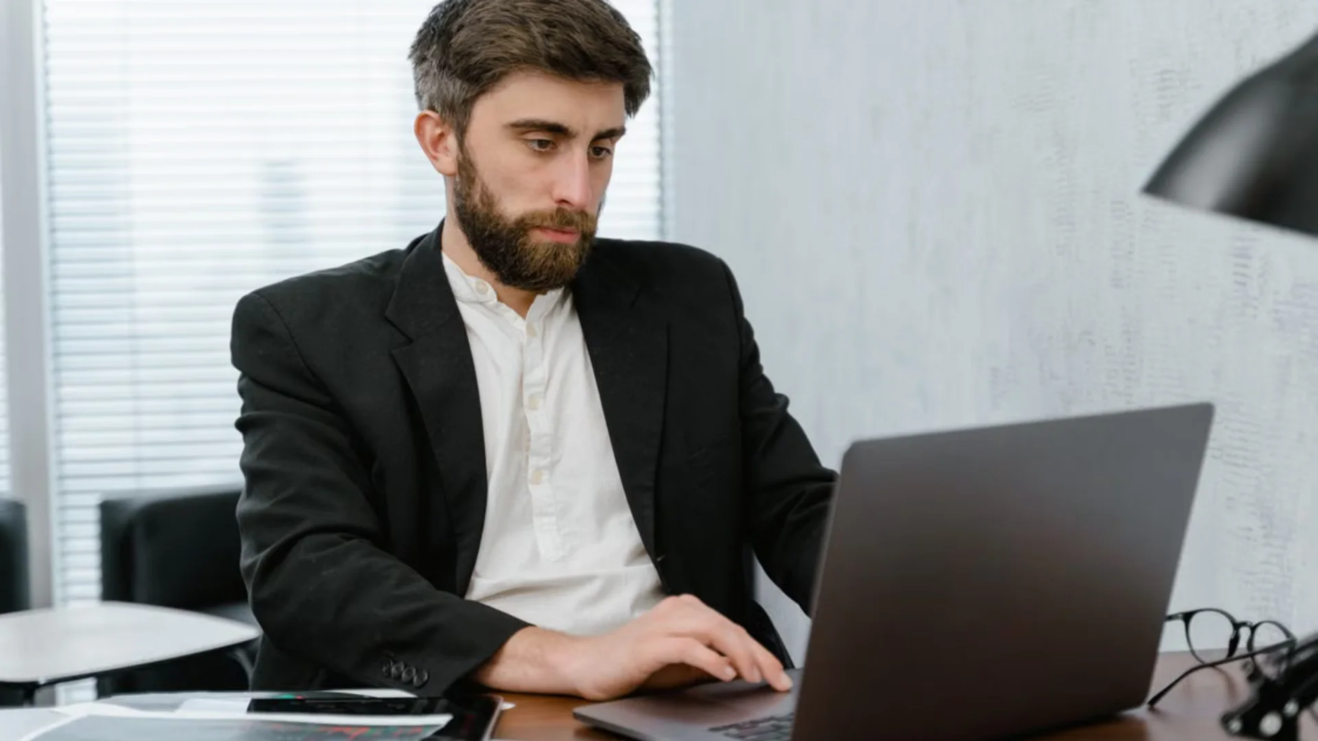 How Freelancers Can Build a More Professional Online Presence to Win Higher-Value Clients